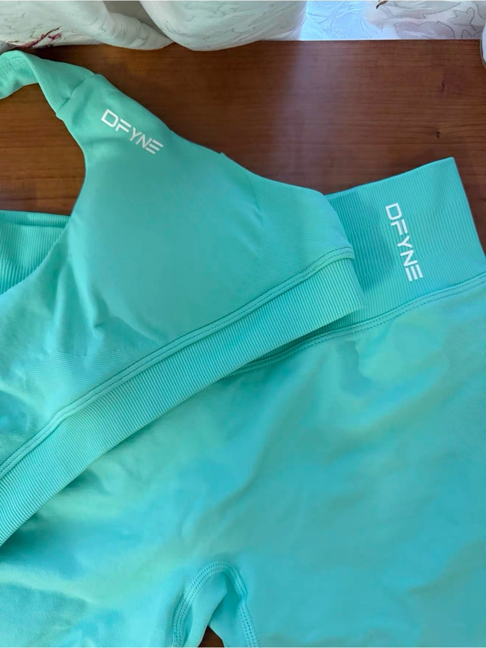 DFYNE Aqua Seamless Sports Bra